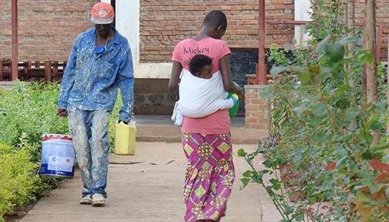 e7af1a50_young-woman-and-child-at-maison-dorcas-with-groundskeeper